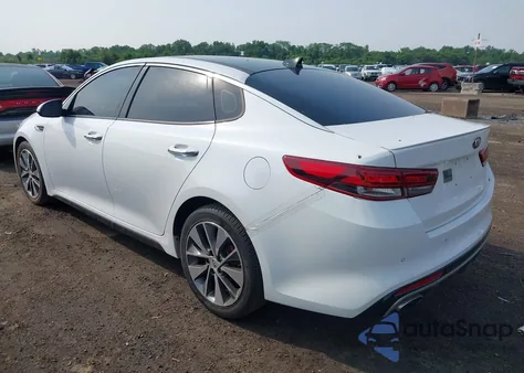 2016 Kia Optima Sx Turbo z USA, uszkodzony, nr VIN 5XXGW4L28GG077953